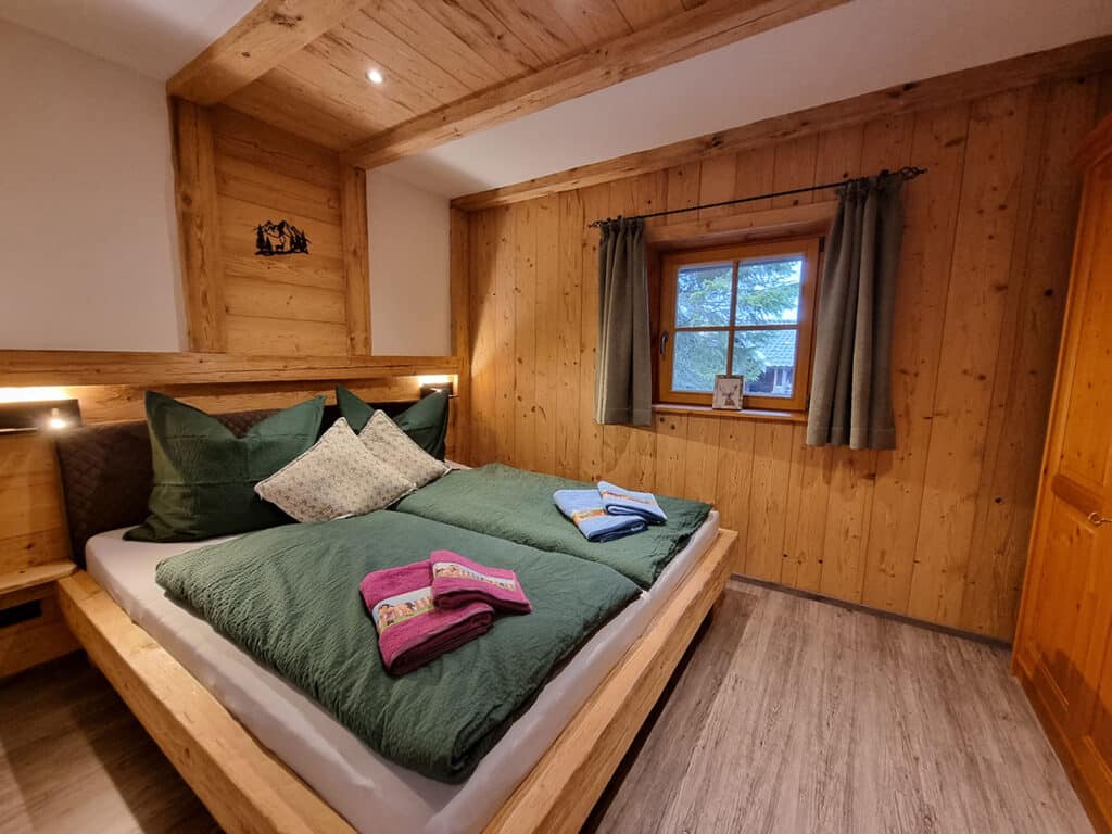 Schlafzimmer Nr. 3 mit Kinderhandtücher_Alm Chalet